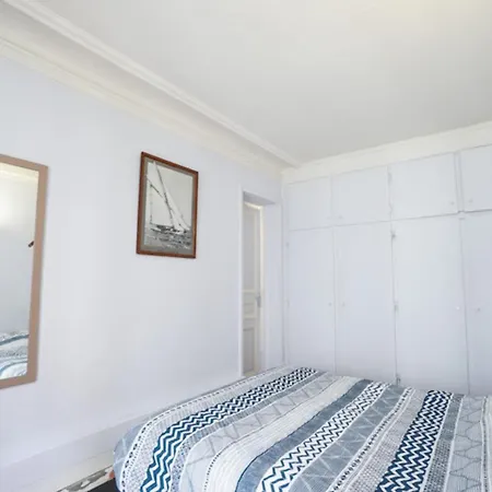 Apartment Design Near Montmartre *